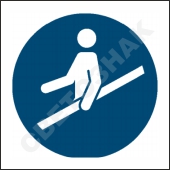 M012  /Use handrail